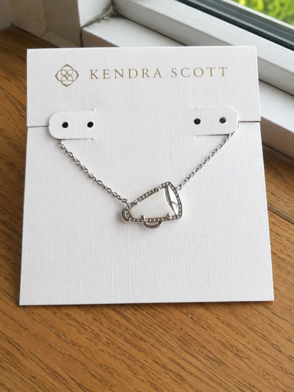 Kendra Scott Cheer Pendant Necklace Slilver White mother-of-pearl delicate